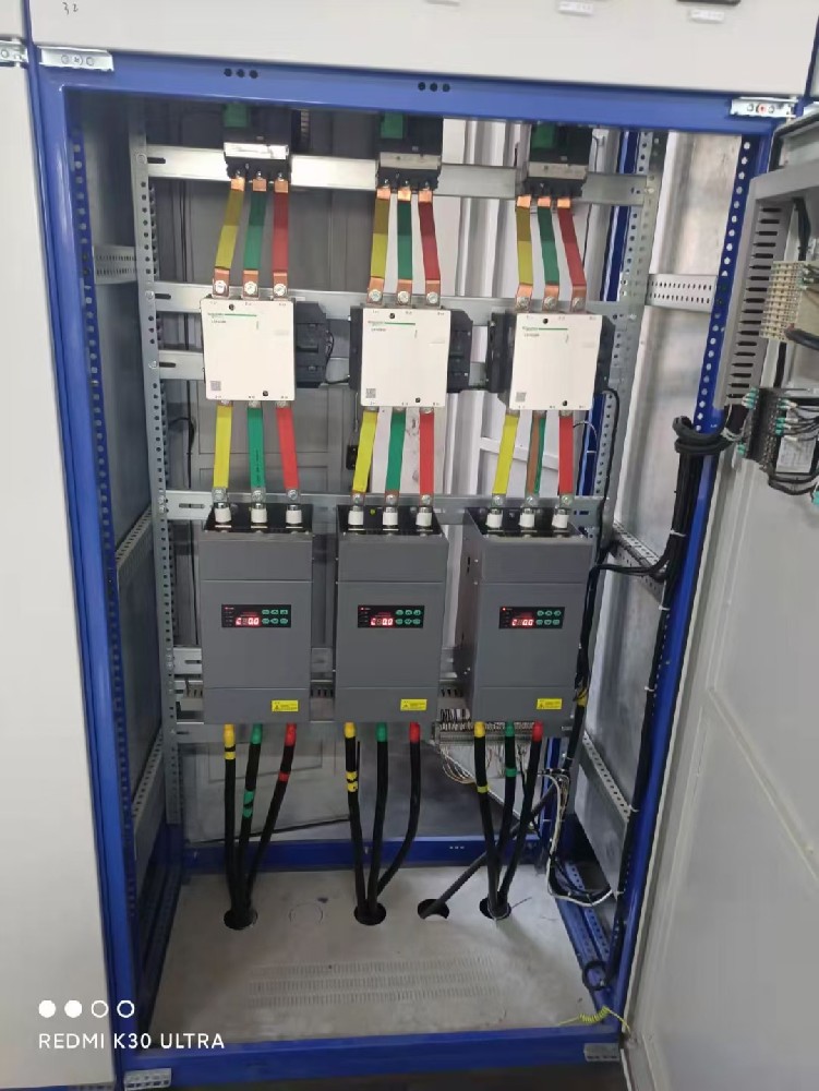 从投资回报率的角度看，，，使用电力调解器能为工厂带来哪些经济效益（如节能、提高产品质量等）？？？？
