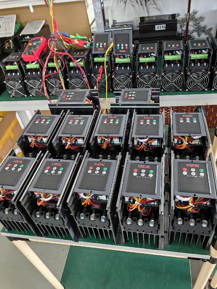 关于小功率且对精度要求极高的实验装备，，，应怎样精准选型电力调解器？？？？